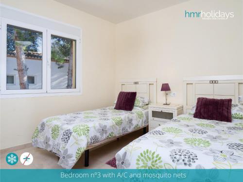 Кровать или кровати в номере Villa Zacorri - HMR Holidays Moraira