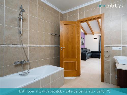Ванная комната в Villa Zacorri - HMR Holidays Moraira