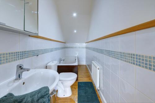 a white bathroom with a toilet and a sink at Leamington Spa Warwick Place Apartments in Leamington Spa