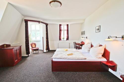 a bedroom with a bed and a desk in a room at Hotel Císař Ferdinand in Loket