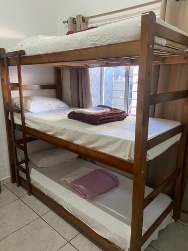 a couple of bunk beds in a room at Casa da Si Hostel in Ubatuba