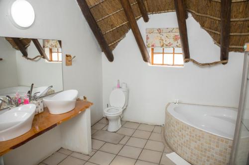 Koupelna v ubytování The Birdhouse Bed & Breakfast #NO Loadshedding #Solar Energy