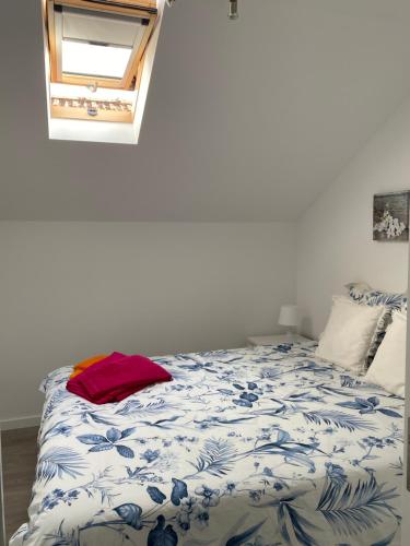 a bedroom with a bed with blue and white sheets at Casa Foz Marina in Figueira da Foz