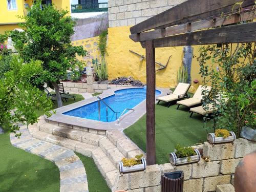 Bazén v ubytování Hotel Rural Senderos de Abona nebo v jeho okolí