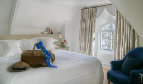 Katil atau katil-katil dalam bilik di Penally Abbey Country House Hotel and Restaurant
