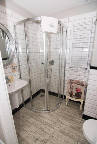 a bathroom with a shower and a sink at Szklarska Poręba Apartament MARILYN MONROE 301 in Szklarska Poręba