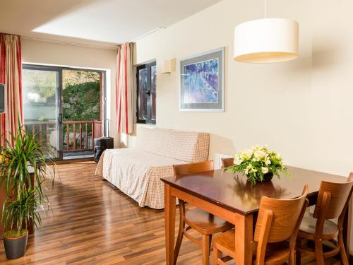 A bed or beds in a room at Guitart La Molina Aparthotel & Spa