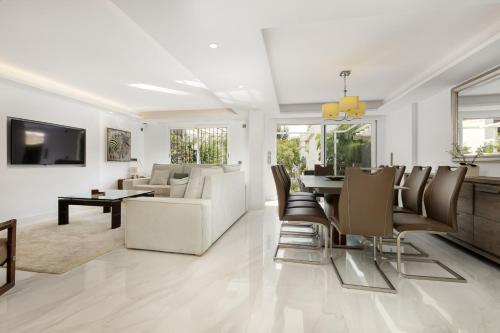 Casa Isa by Finest Rentals