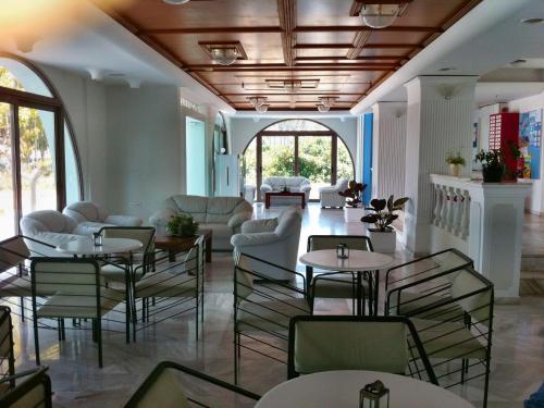 A restaurant or other place to eat at Kos Bay Hotel