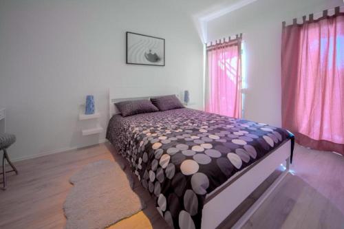 Un pat sau paturi într-o cameră la Apartments Estelle