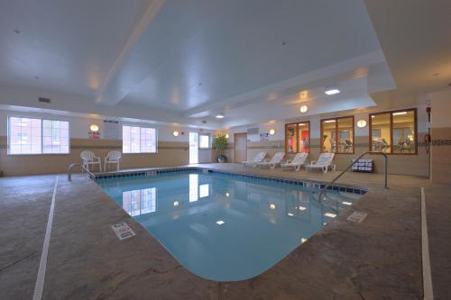 a large swimming pool in a hotel room at Country Inn & Suites by Radisson, Washington at Meadowlands, PA in Washington