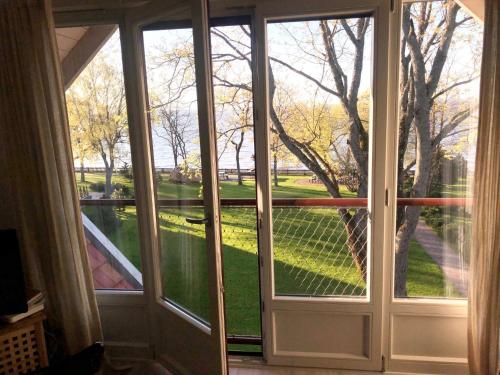 Taman di luar SOLEMAR sunny 2 rooms apartment with lagoon view