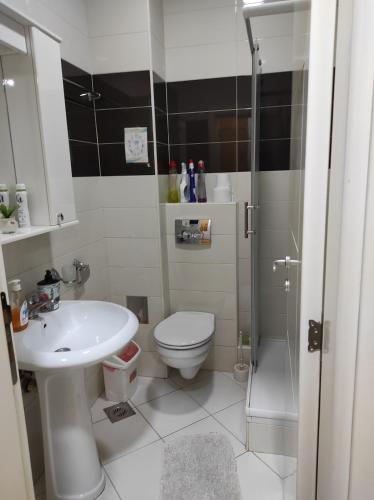 Bilik mandi di Apartman Marina sa garazom