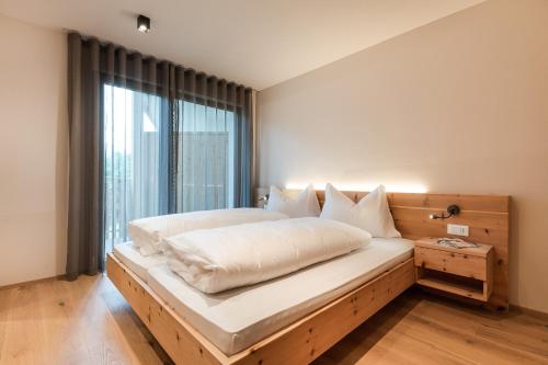 Katil atau katil-katil dalam bilik di Aparthotel Abiná Lana Höhe