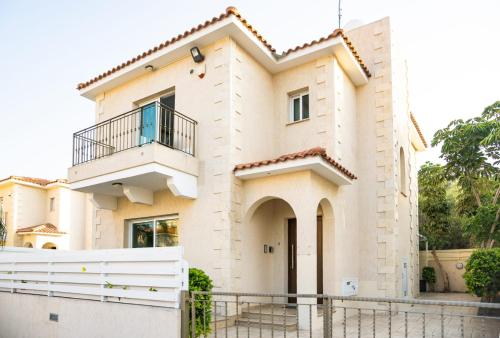 Villa Alba, Luxury 4 BDRM Villa with Heated Pool