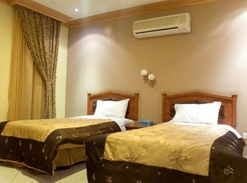 Ένα ή περισσότερα κρεβάτια σε δωμάτιο στο Bait Al Amani Suites