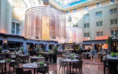 A restaurant or other place to eat at Radisson Blu Hotel Bremen