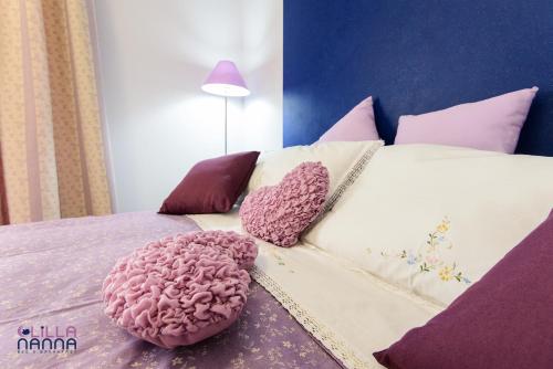 a bedroom with a bed with pink and white pillows at Lillananna Reload in Porto SantʼElpidio