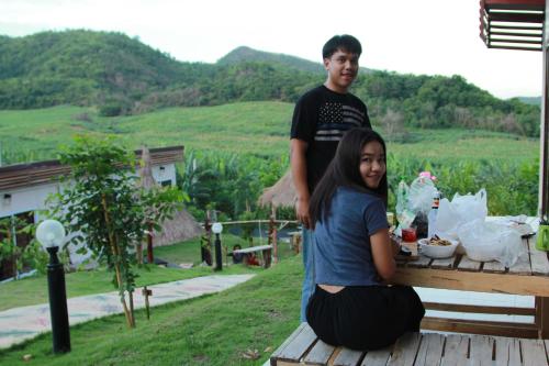 Επισκέπτες που μένουν στο Baan Mai Hom Resort Suan Phueng
