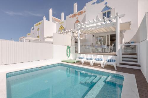 SeaScape Villa Private Pool & Rooftop Jacuzzi with sea view near Manta Rota Beach