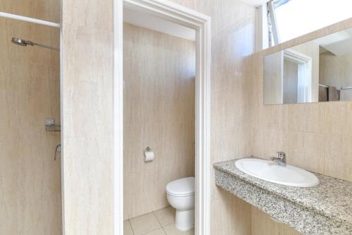 Un baño de Platinum Motel