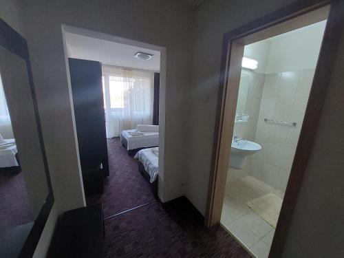 Koupelna v ubytování Hotel Muncel Băile Felix