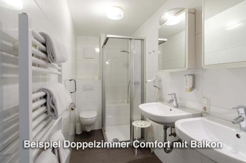 Koupelna v ubytování Kurgarten-Hotel