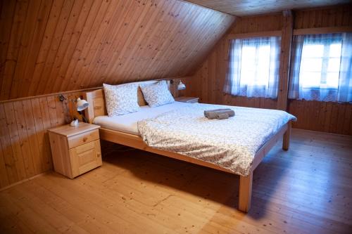 Postel nebo postele na pokoji v ubytování Chalupa Barborka