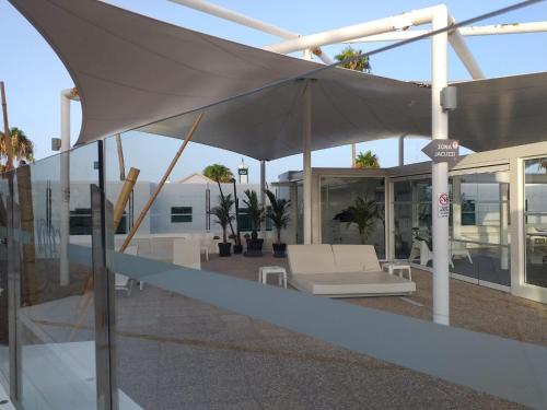 a large white umbrella sitting on top of a building at Hyde Park Lane in Puerto del Carmen