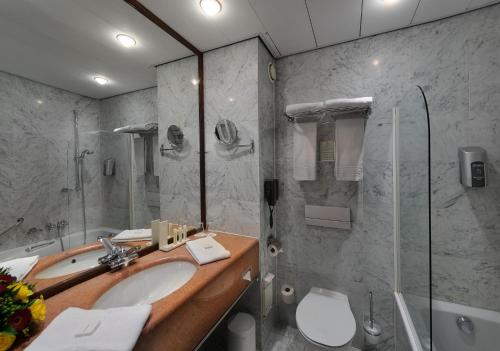 Koupelna v ubytování Golden Tulip Hotel de’ Medici