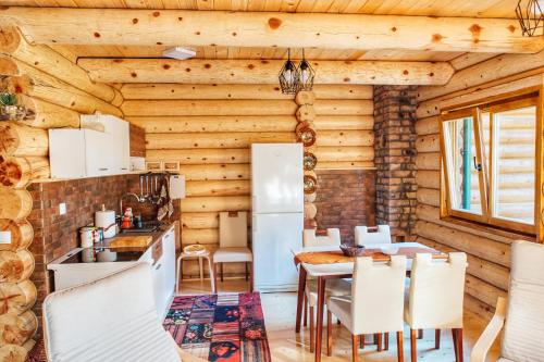 Kuchyň nebo kuchyňský kout v ubytování Etno kuća Apartmani Pesma, Divčibare