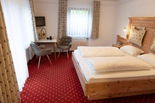 A bed or beds in a room at Landgasthof Hirschen Untermettingen