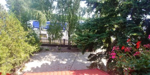 Taman di luar Akhilleus vendégház