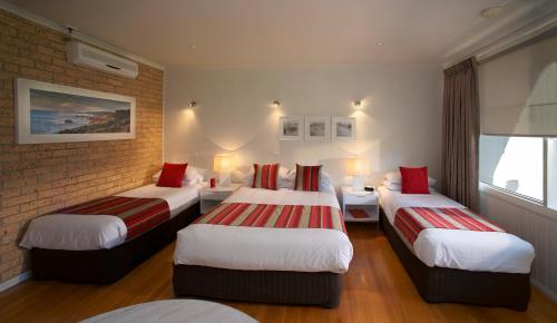 Postel nebo postele na pokoji v ubytování Sorrento Beach Motel
