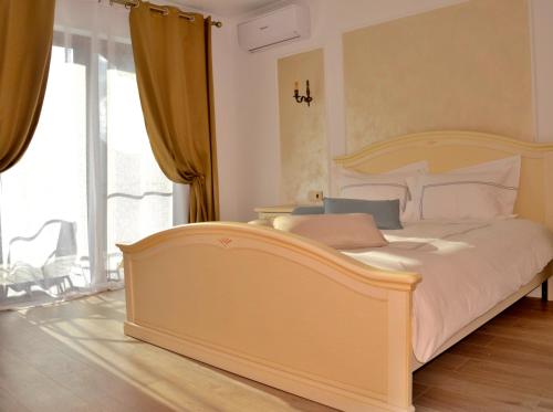 a bedroom with a large bed and a large window at Casa Mora in Deva