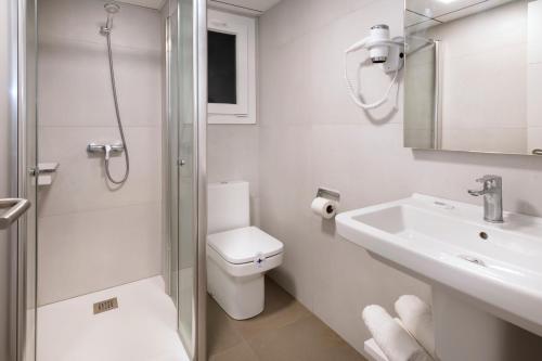Kúpeľňa v ubytovaní Rentalmar Salou Playa Family Suites & Pool