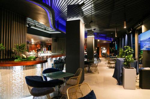 a restaurant with tables and chairs and a bar at Diamond Hill Resort & SPA in Vlorë