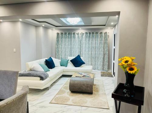 Χώρος καθιστικού στο Cozier Glitz