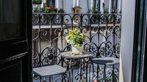 A balcony or terrace at Bonito y espacioso piso en Bilbao. Centro