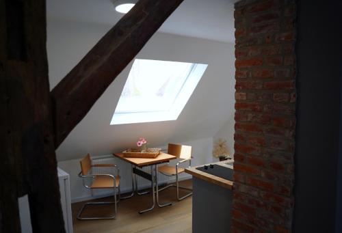 a kitchen with a skylight and a table and chairs at Altstadt Fereienwohnung Hameln in Hameln
