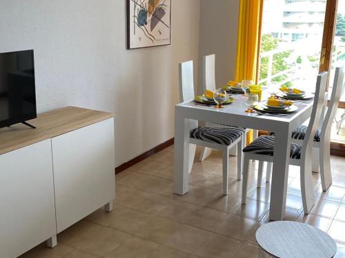 TV a/nebo společenská místnost v ubytování LOS RESPIGOS PLAYA