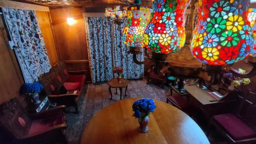 an overhead view of a dining room with a table and lights at Houseboat New Suzan in Srinagar