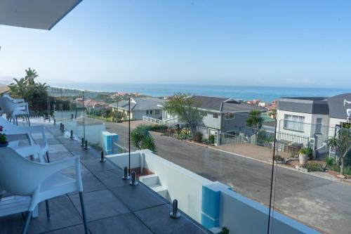 a balcony with chairs and a view of the ocean at Blue Star Villa in Tergniet
