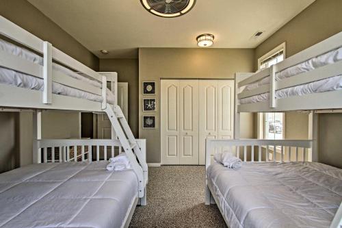 Двуетажно легло или двуетажни легла в стая в Idyllic Oceanfront Home on Atlantic City Boardwalk