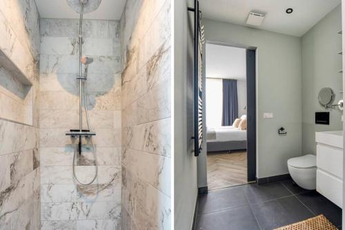 Koupelna v ubytování Hosted by Wendy Prins Willem 3