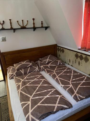 Ένα ή περισσότερα κρεβάτια σε δωμάτιο στο Tamás Apartman Balatonföldvár szívében- egész évben nyitva!