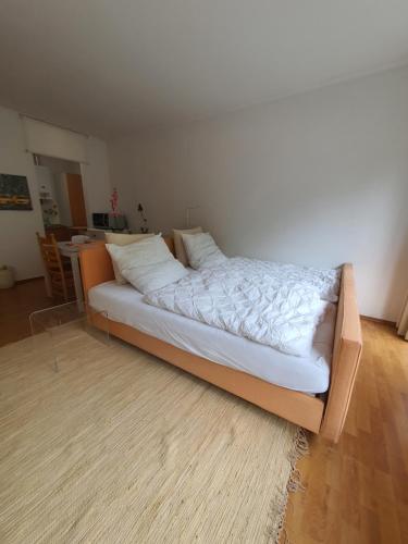 Un ou plusieurs lits dans un hébergement de l'établissement Apartment mit Blick auf das Eversten Holz 42qm