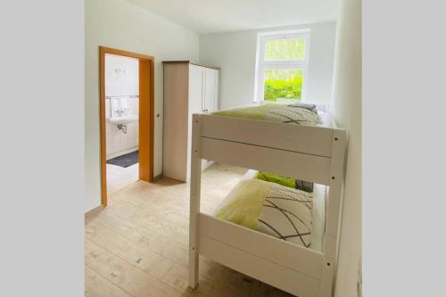 two bunk beds in a room with a window at TraumFeWo Palais #Innenstadt #Garten #Netflix von Harztraveler in Wernigerode