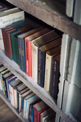Biblioteca en el albergue