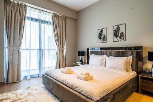 Postel nebo postele na pokoji v ubytování Primestay - Al Barsha South Marquis 2020